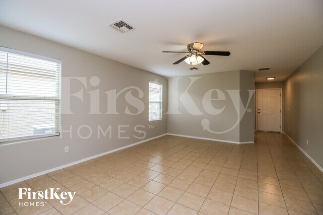 Foto del edificio - 941 E Leslie Ave