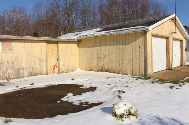 Building Photo - 800 Township Rd 156