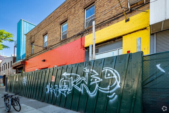 Building Photo - 135 Kent Ave