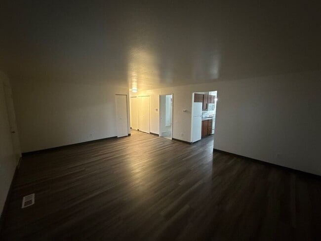 Building Photo - 848 Plymouth Dr NE