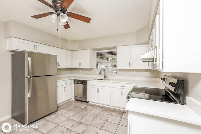 Building Photo - 411 S Bay Ave, Sanford, FL 32771