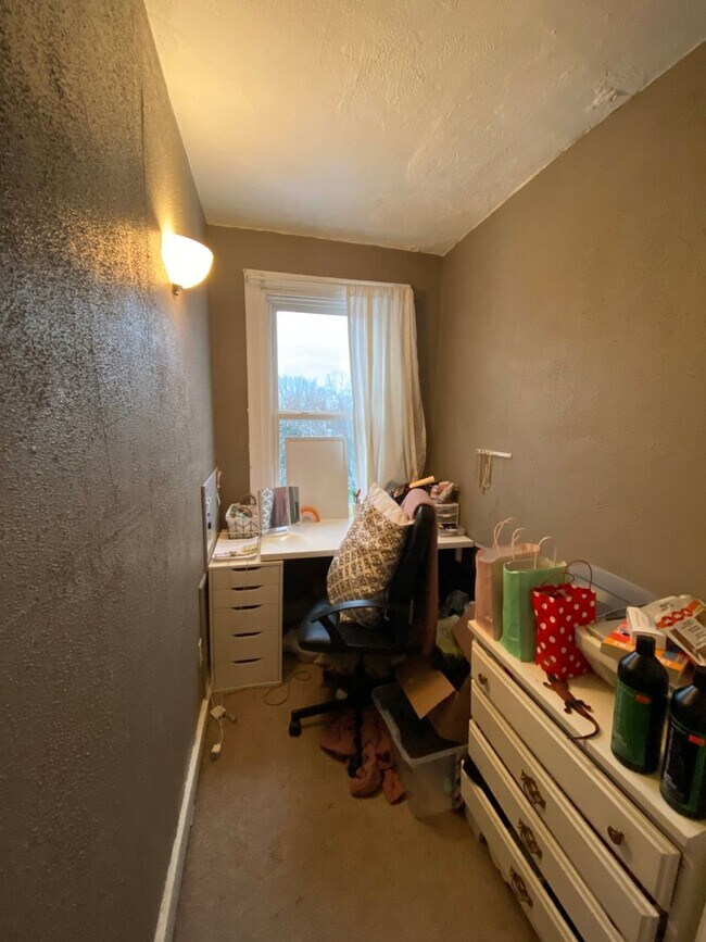 Foto del edificio - AVAILABLE MAY 2026  - 2 Bedroom Home in Mt Washington w/ Fenced In Yard!