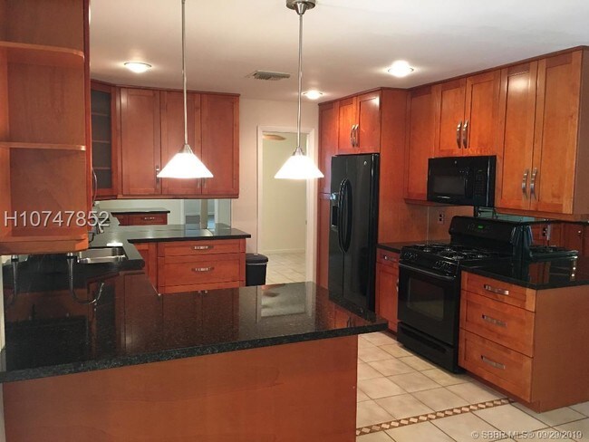 Foto del edificio - 4852 Blue Pine Cir