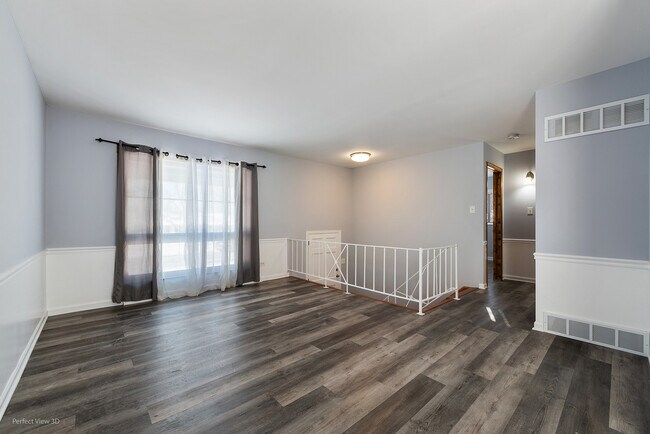 Building Photo - 121 N Cedar Ln