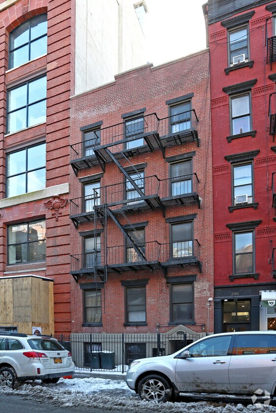 Primary Photo - 244 W 18th St