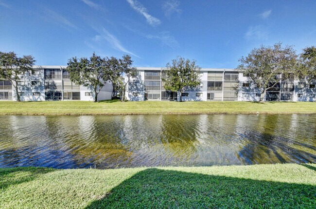 Building Photo - 15251 Lakes of Delray Blvd