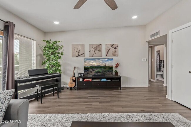 Foto del edificio - 6108 N 12th Pl