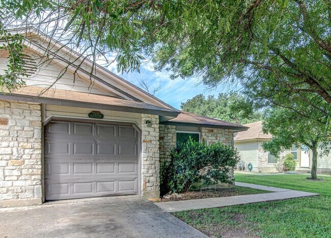 Foto del edificio - 12302 Deer Falls Dr