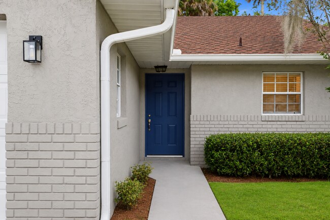 Foto del edificio - Stunning Remodeled 3BR Duplex in Oviedo with Modern Upgrades