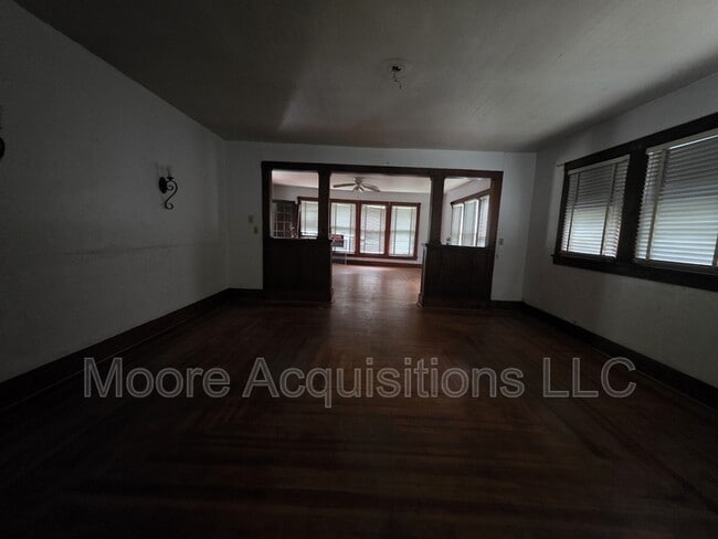 Building Photo - 415 W Rainey St