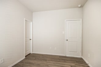 Building Photo - 15233 Estrella Rd E