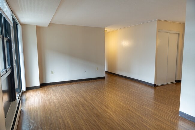 Foto del edificio - Bayview Towers