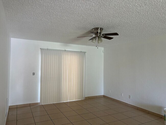 Foto del edificio - Beautiful, 1/2 of duplex close to I-4