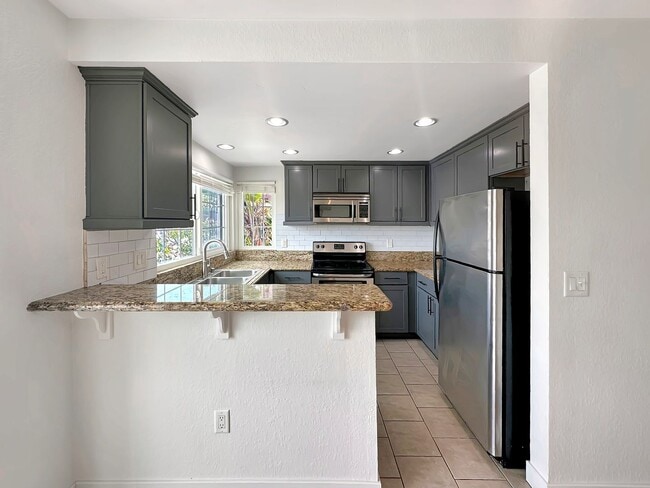 Building Photo - Beautiful 2BD/2BA Condo in North Park W/ C...