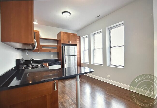 Foto del edificio - 7528 N Seeley Ave