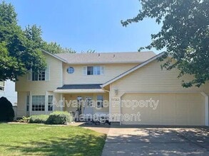 Building Photo - 1622 SW Country Club Pl