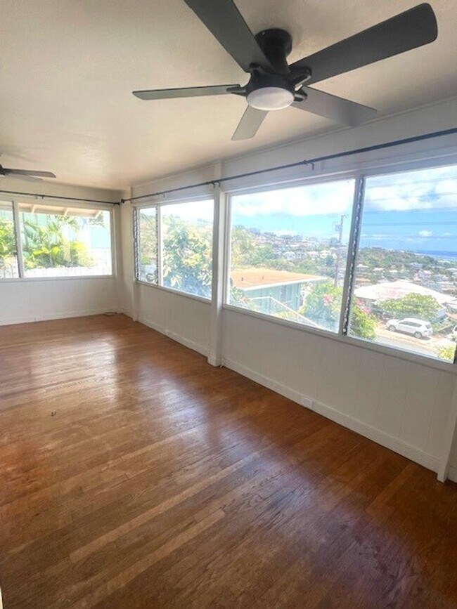 Foto del edificio - 3 Bedroom / 1 Bath home in Kaimuki