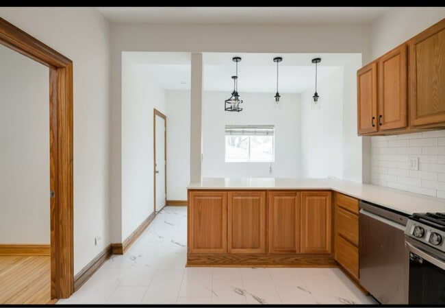 Building Photo - 2855 N Spaulding Ave