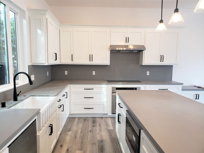 Foto del edificio - Gorgeous, 2BD/2BA House in Leucadia: Minutes to Beach, Town, YMCA!