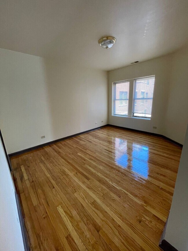 Foto del edificio - 7914 S Essex Ave
