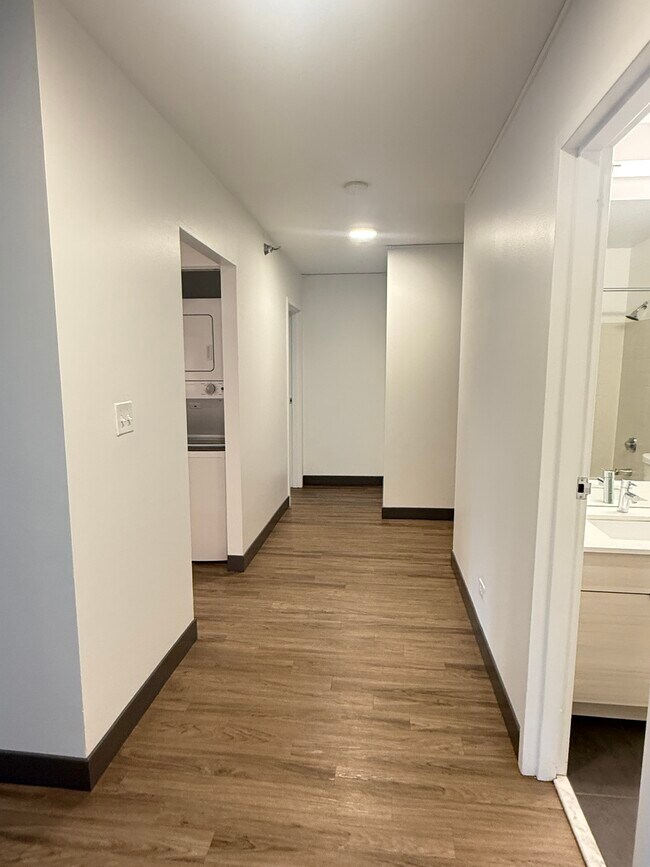 Building Photo - 435 E Ohio-609