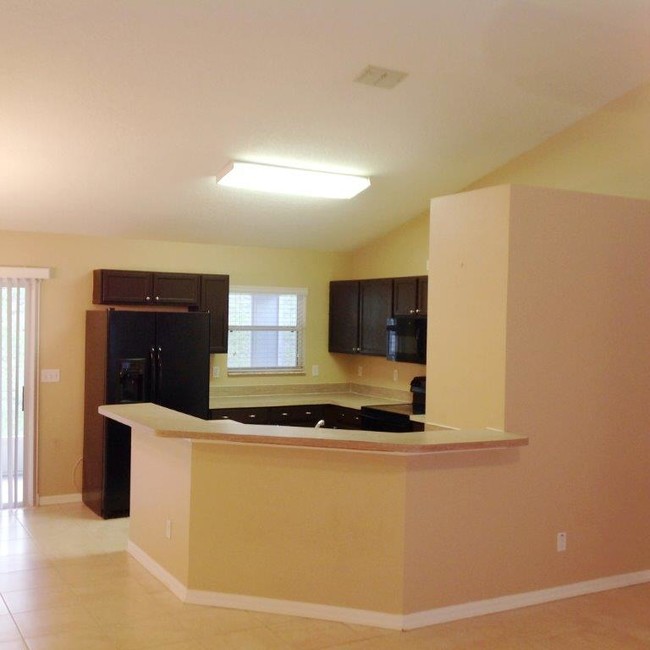 Building Photo - 713 Willow Run St