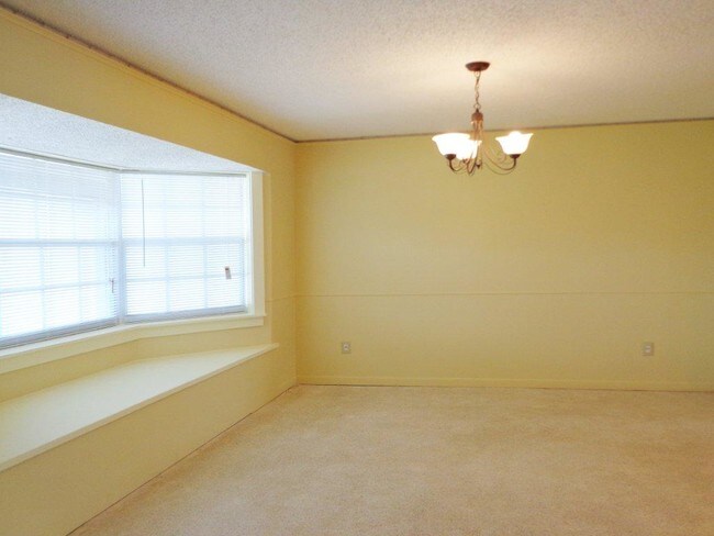 Foto del edificio - 26 W Pine Tree Ave