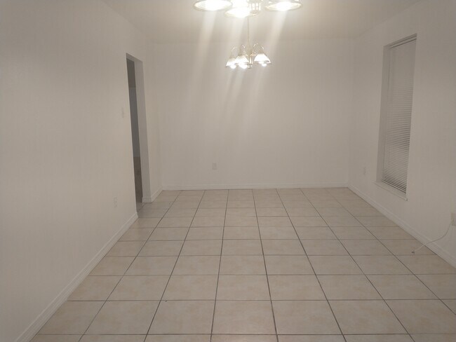 Building Photo - 7552 Briarheath Dr