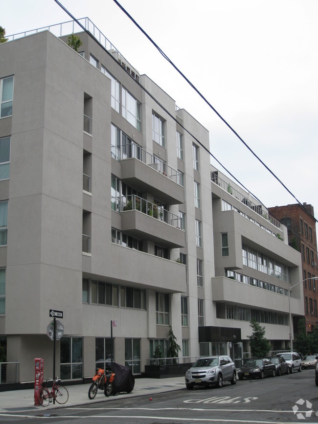 Primary Photo - 125 N 10th St