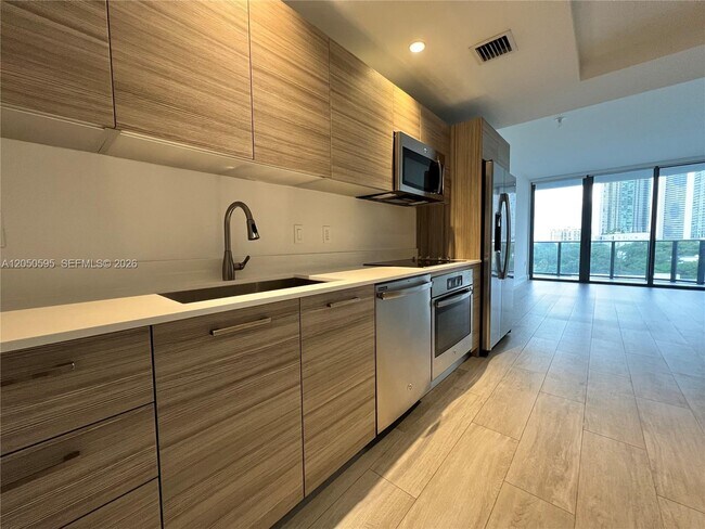 Foto del edificio - 121 NE 34th St