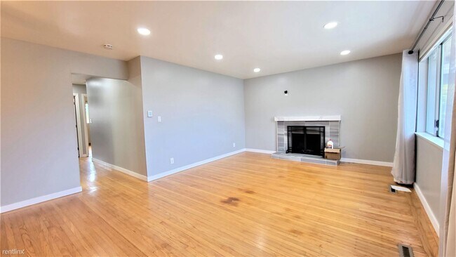 Building Photo - 4 br, 2 bath House - 553 Mildred Place