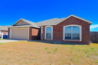 Building Photo - 2408 Ryan Dr