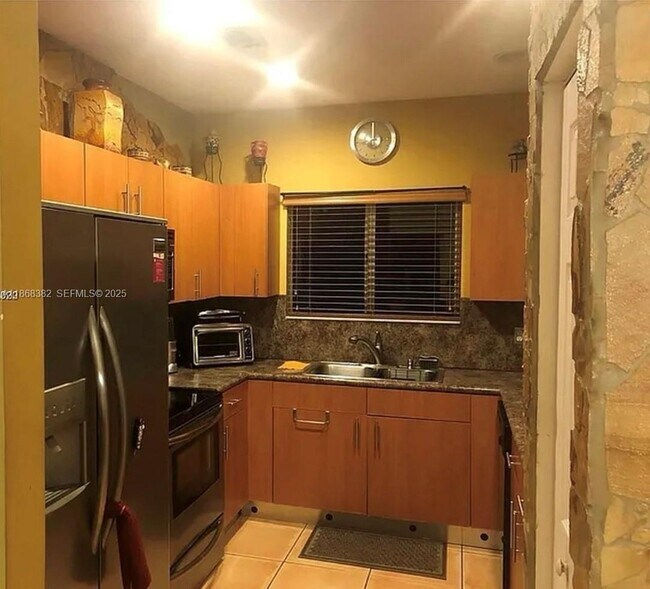 Foto del edificio - 4143 NE 9th St