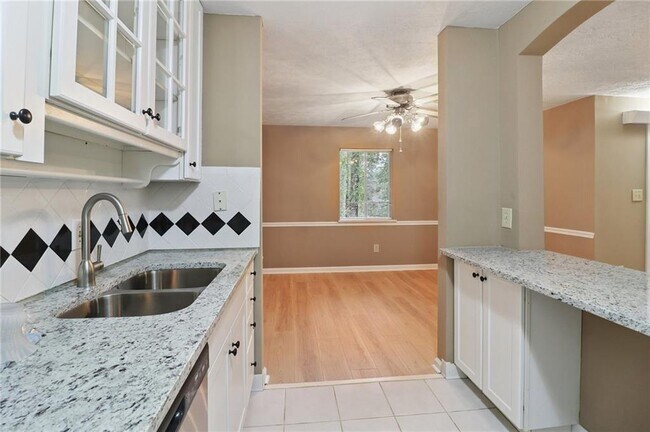 Foto del edificio - 2398 Lawrenceville Hwy