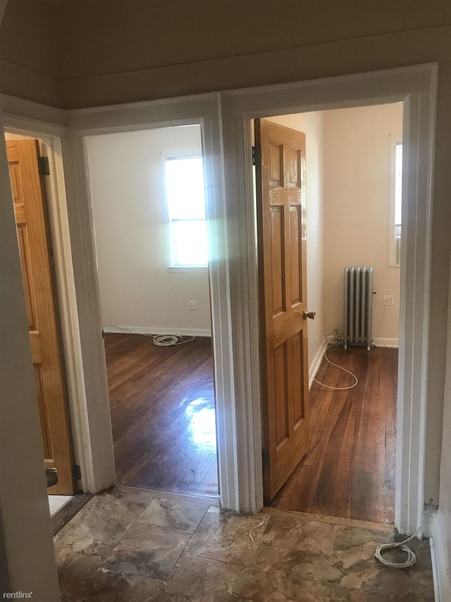 Building Photo - 3 br, 1 bath Apartment - 1297 E 93rd St