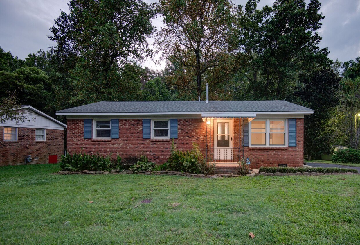 Primary Photo - COMING SOON! Charming 3 Beds and 1 Bath Ra...