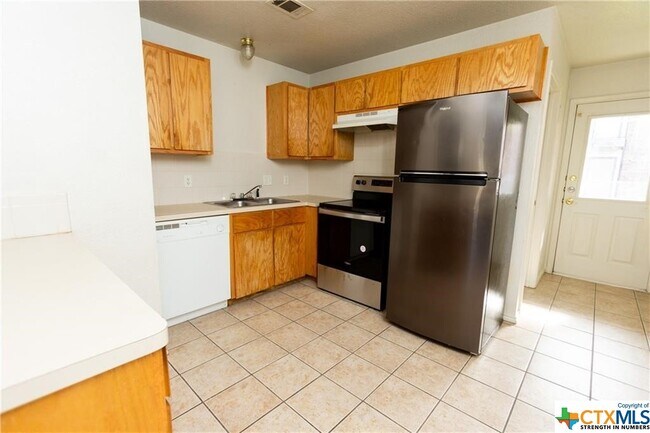 Building Photo - 3302 Hereford Ln