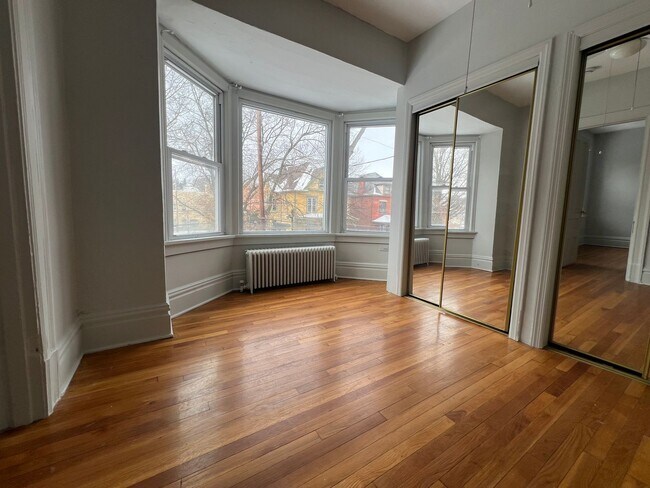 Building Photo - 229 Amber St