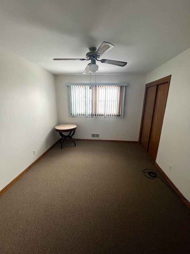 Building Photo - 404 Farnham Ave
