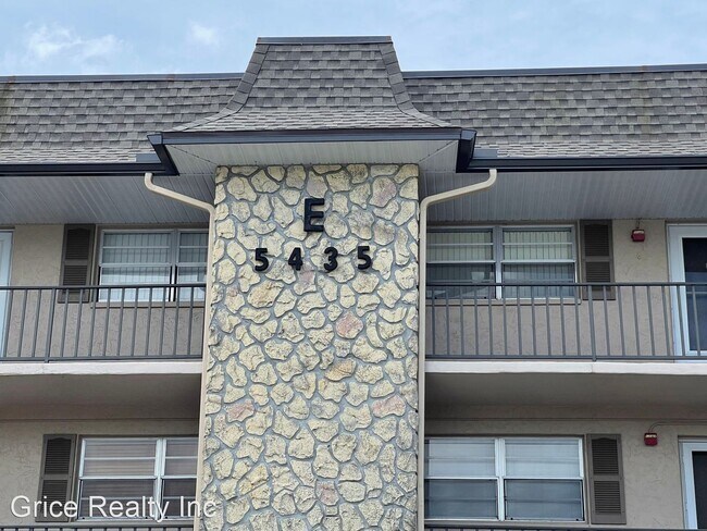 Foto del edificio - 5435 Rattlesnake Hammock Rd