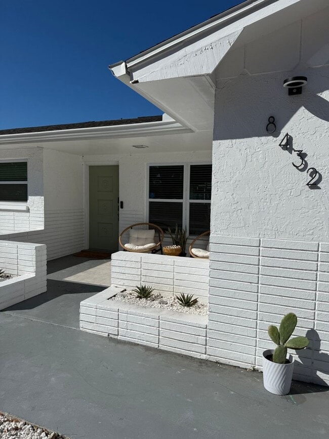 Building Photo - Stunning Seminole Home with Private Pool | 3 Bed / 2 Bath