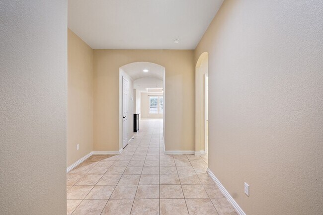 Foto del edificio - Peaceful 3 Bedroom, 2 Bath Home in Fantast...
