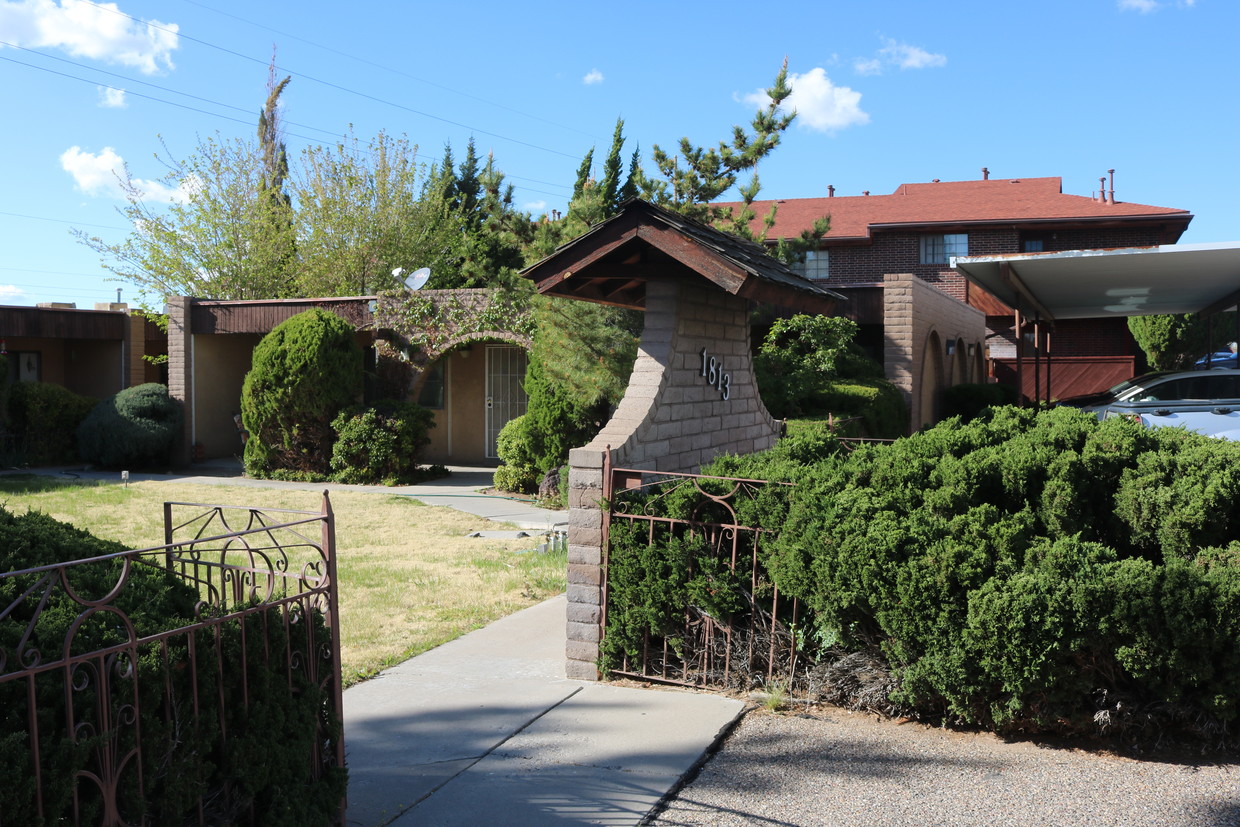 Apartamentos cerca de UNM - Los Arcos