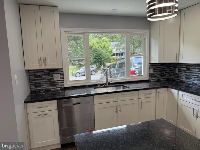 Foto del edificio - 7810 Newington Woods Dr
