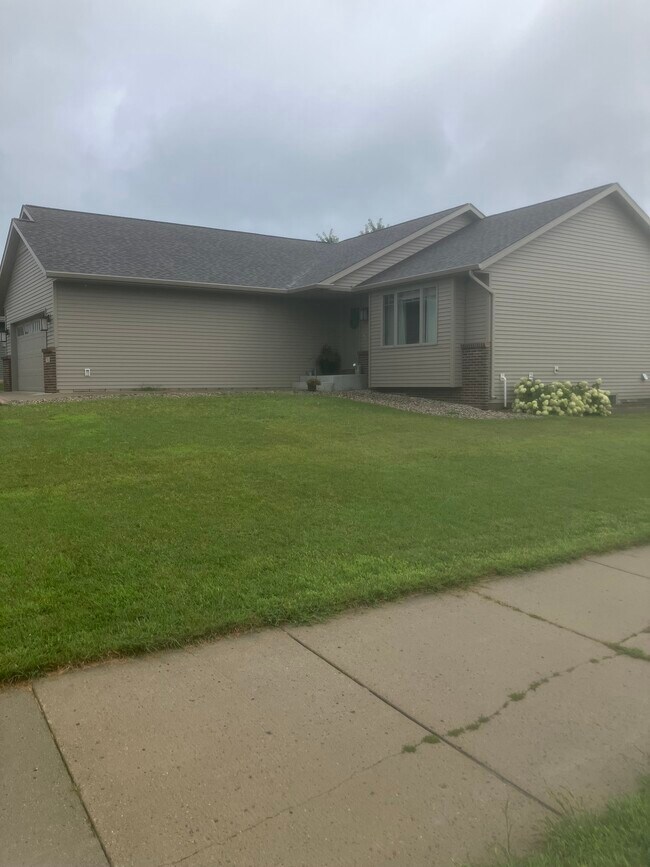 Foto del edificio - 301 Grovebrook Ct