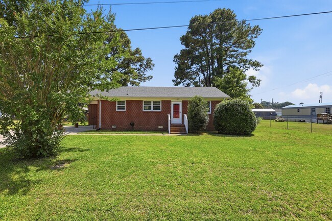 Building Photo - 1813 Fearing Ave