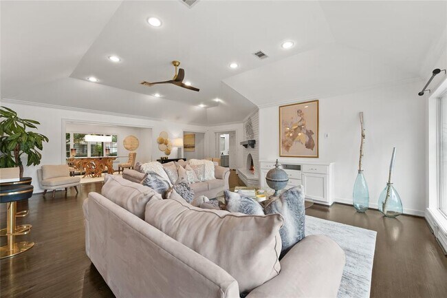 Foto del edificio - 7903 Burgoyne Dr.