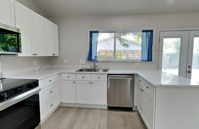 Building Photo - 4348 Spindletree Ln