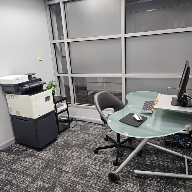 Servicios empresariales con WiFi - 1300 N St NW
