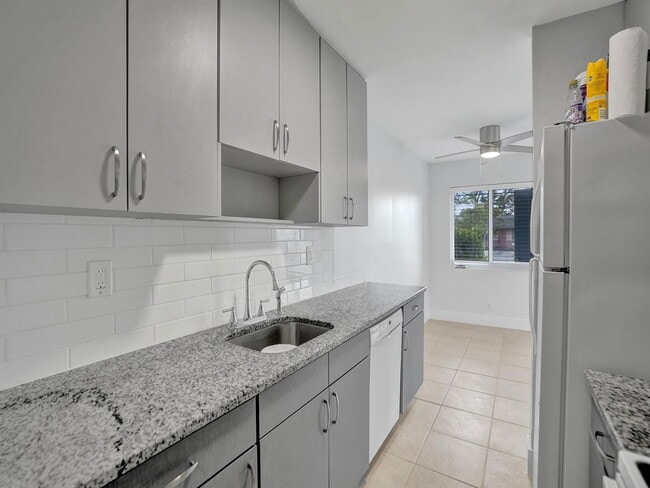 Building Photo - 831 SW 14th St